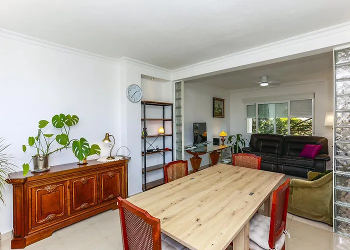 169 Medina Molins B-6 Apartment